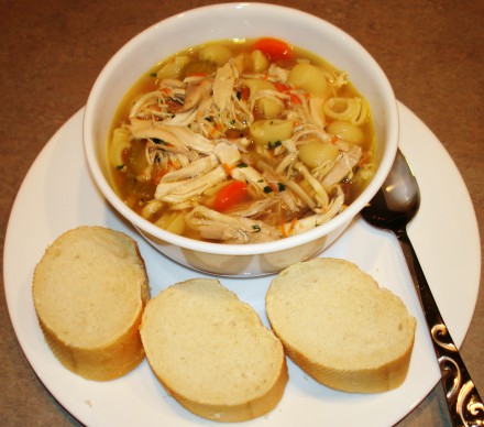 Chicken_noodle_soup_(cropped)