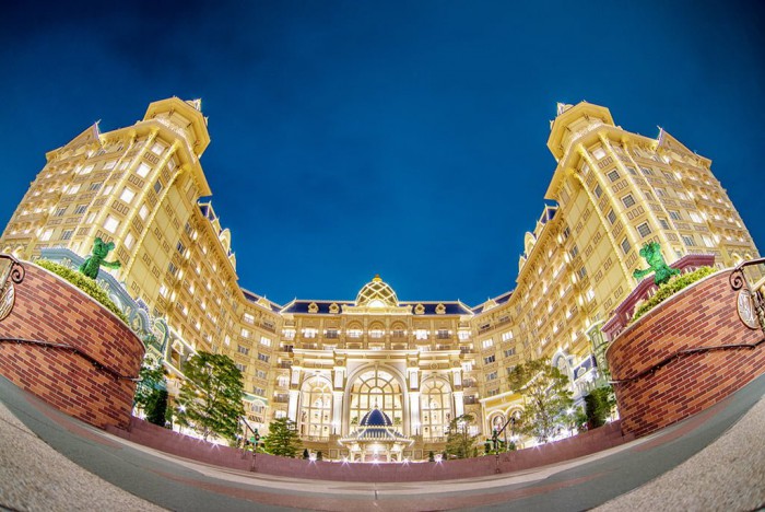 disneyland-hotel-night-fisheye